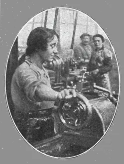 Lathe Prints: Les femmes dans les usines de guerre; Une jeune Parisienne travaillant a l'evidement