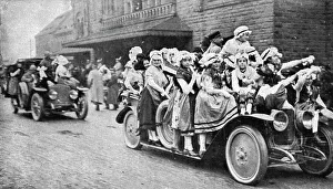 Liberated Prints: Les fetes du 8 decembre 1918 a Metz; La prise d'assaut des automobiles du cortege