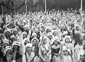 Liberated Prints: Les fetes du 8 decembre 1918 a Metz; Les saluts et les vivats au president de la Repub
