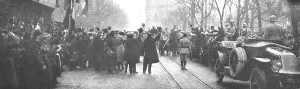 Streets Prints: Les fetes du 9 decembre 1918 a Strasbourg; Le President acclame au depart de l'Hotel de Ville