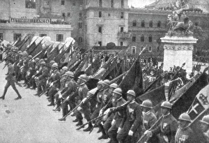 Les journees de la victoire a Rome; le 3 novembre 1920, a Rome, au monument de... 1920. Creator: D Anderson. Les journees de la victoire a Rome; le 3 novembre 1920, a Rome, au monument de... 1920. Creator: D Anderson