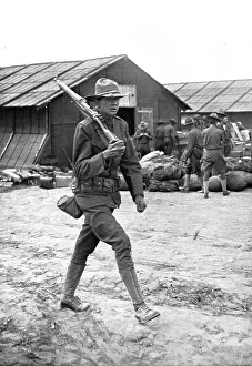 Sentry Prints: Les de L'Amerique; Au Camp Americain de Saint-Nazaire: une sentinelle