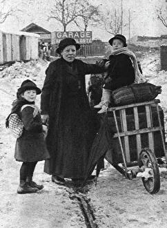 Displaced Person Prints: Les rapatries du Nord de la France a annemasse (Haute-Savoie); une famille qui a