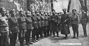 Les Soubresauts de la Russie; Un bataillon feminin, cree et commande par Mme Botchkareva... 1917. Creator: Unknown