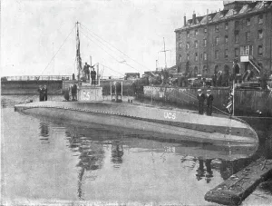 Submarine Prints: Les Sous-Marin U C 5'; Un trophee de la marine britannique