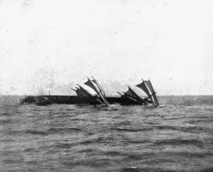 Sinking Prints: Les sous-marins allemands a l'Oeuvre; Deux phases de l'agonie d'un voiler