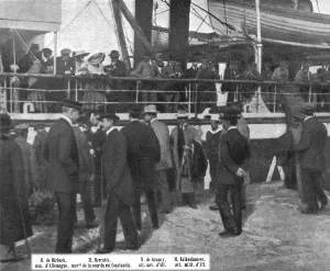 Les vepres Atheniennes; le depart des ministres ennemis d'Athenes : photographie... 1916. Creator: Unknown