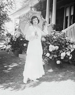 Leslie, Margeurite, standing outdoors, 1917 Aug. 18. Creator: Arnold Genthe