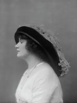 Marguerite Hedman Prints: Leslie, Marguerite L. Miss, portrait photograph, 1913 Apr. 6. Creator: Arnold Genthe