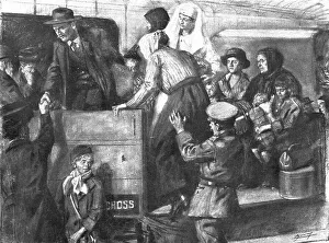 L'exode devant l'ennemi; L'embarquement dans la zone de bataille pour les gares de depart, 1918. Creator: Unknown