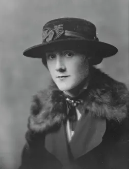 Liebert, L. Miss, portrait photograph, between 1916 and 1927. Creator: Arnold Genthe