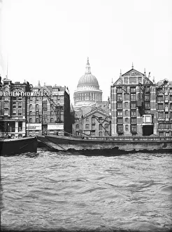 Pauls Cathedral Gallery: Lighters passing St Pauls Wharf with St Pauls Cathedral in the background, London, c1905