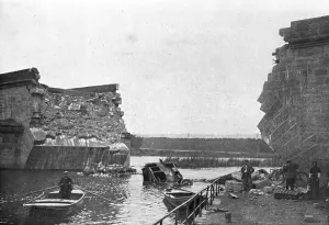 L'immense champ de Bataille; Au pont de Trilport, pres de Meaux, 1914. Creator: Unknown