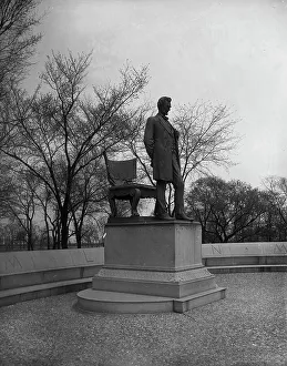 Transparency Prints: Lincoln statue, [Lincoln Park, Chicago, Ill.], between 1900 and 1905. Creator: Unknown