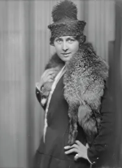 Fox Fur Prints: Lindahl, A. Miss, portrait photograph, 1915 Sept. 22. Creator: Arnold Genthe