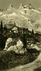Chalet Prints: The Lindauer Hütte at the foot of the Drei Türme