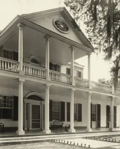 House Front Prints: Linden, Natchez, Adams County, Mississippi, 1938. Creator: Frances Benjamin Johnston