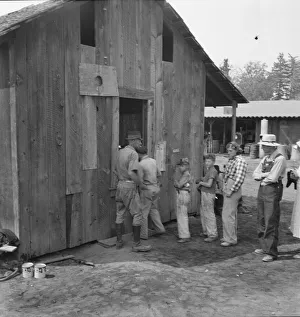 Office Gallery: Part of the lineup at paymasters window... near Grants Pass, Josephine County, Oregon, 1939