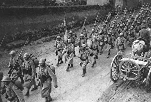 L'infanterie coloniale a la bataille de la Somme; Drapeau en tete, un regiment qui a pris... 1916. Creator: Unknown