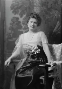 Broadway Prints: Linthicum, Lotta, Miss, portrait photograph, 1914 Apr. 2. Creator: Arnold Genthe
