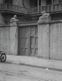 Lion Gate, New Orleans, between 1920 and 1926. Creator: Arnold Genthe