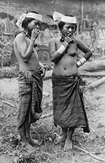 Lisum women of central Borneo, 1922. Artist: Dr Charles Hose