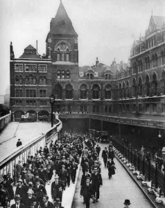 Commuters Prints: Liverpool Street Station at nine o clock in the morning, London, 1926-1927