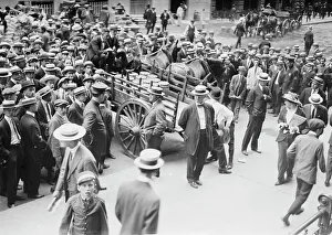 Loading Prints: Loading gold for shipment abroad, between c1910 and c1915. Creator: Bain News Service