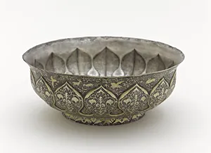 Republic Of China Gallery: Lobed bowl with lotus petals, birds, animals... Early or mid-Tang dynasty