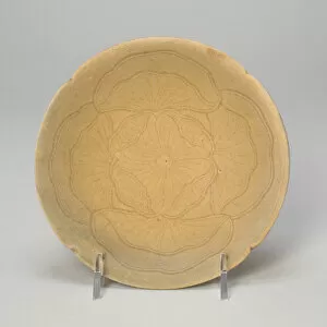Lobed Dish with Overlapping Lotus Leaves, late Tang dynasty or Five Dynasties period