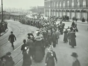 Tram Line Prints: Long queue of people at Blackfriars Tramway shelter, London, 1912