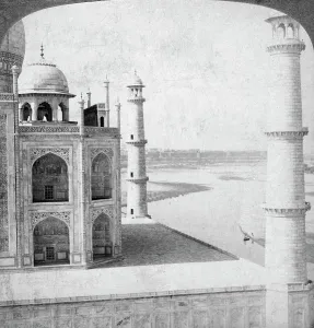Images Dated 3rd March 2008: Looking north-west from the Taj Mahal up the Jumna river to Agra, India