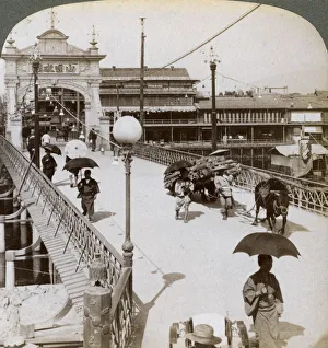Images Dated 17th July 2008: Looking west over the Kamo River (Kamogawa) at Shijo bridge, Kyoto, Japan