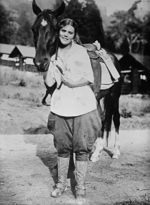 Mail Prints: Los Angeles [woman] mail carrier, between c1915 and c1920. Creator: Bain News Service
