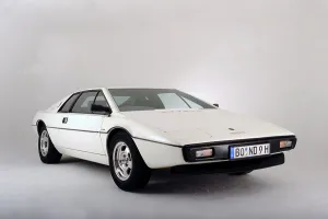 Prop Prints: Lotus Esprit 1977 from the James Bond film The Spy Who Loved Me. Artist: Simon Clay