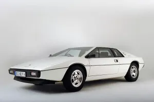Prop Prints: Lotus Esprit 1977 from the James Bond film The Spy Who Loved Me. Artist: Simon Clay
