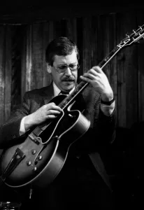Hoxton Prints: Louis Stewart, Bass Clef, Hoxton Square, London, April 1987. Artist: Brian O Connor