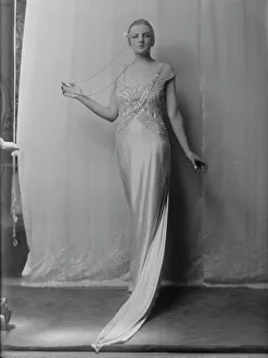 Lucille, portrait photograph, 1917 Aug. 15. Creator: Arnold Genthe