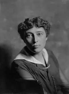 Buttoned Prints: Lynch, Laura, Miss, portrait photograph, 1915 Dec. Creator: Arnold Genthe