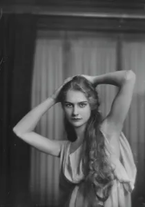 Sleeveless Prints: Lyons, Helen, Miss, portrait photograph, between 1917 and 1921. Creator: Arnold Genthe