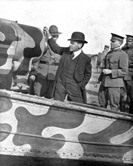 Lillustration Prints: M. Baker en France; Le ministre de la Guerre Americain manoeuvre la Culasse d'une Piece