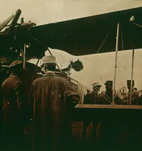 Machine gun mounted on a biplane, exhaust towards the top, c1914-c1918 Machine gun mounted on a biplane, exhaust towards the top, c1914-c1918
