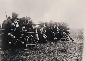 Machine Gunner Prints: Machine gunners, c1914-c1918