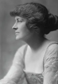 MacKenzie, Cameron, Mrs. portrait photograph, 1914 Sept. 14. Creator: Arnold Genthe