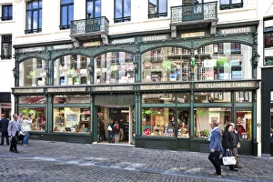 Pedestrian Prints: Magasin J Rossum-Voet, 37-49 Rue du Marche, c2014-2017 Artist: Alan John Ainsworth