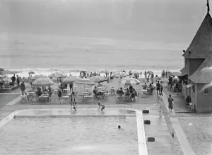 Swimming Pool Prints: Maidstone Club, 1932. Creator: Arnold Genthe