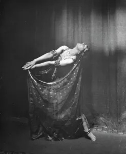 Head Back Prints: Maitland, Miss, 1915 Creator: Arnold Genthe