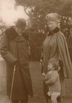 Their Majesties the King & Queen with Princess Elizabeth at Craigweil House, Bognor, c1930