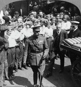 Munition Worker Prints: His Majesty inspects the shells at Holmes and Co Ltd