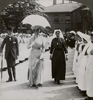 Images Dated 9th April 2009: Her Majesty walking through the guard of honour of nurses of RN Hospital, Hull, 20th century